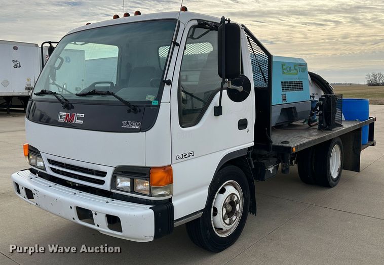 2001 Isuzu NQR  flatbed truck - JD9734