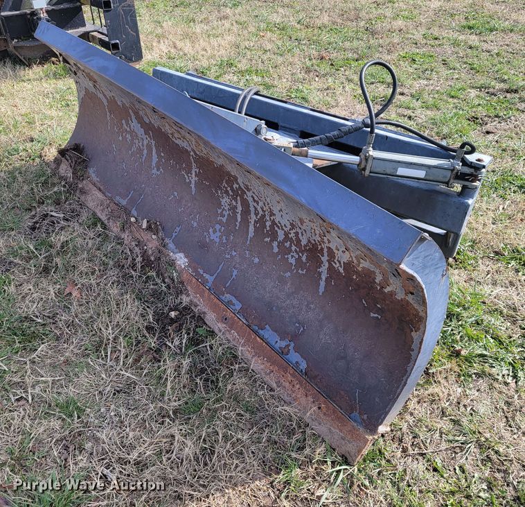 Thomas D209  skid steer snow plow - KB9936