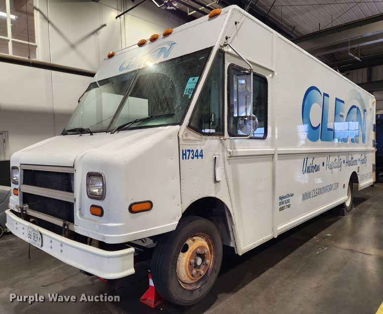 2004 Freightliner MT45  delivery truck - KT9537