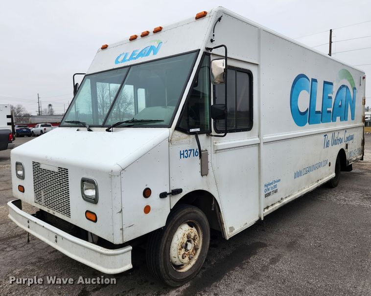 2004 Freightliner MT45  delivery truck - KT9538