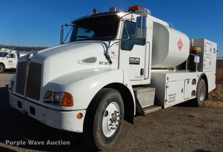 2006 Kenworth T300  fuel / lube truck - DI6868