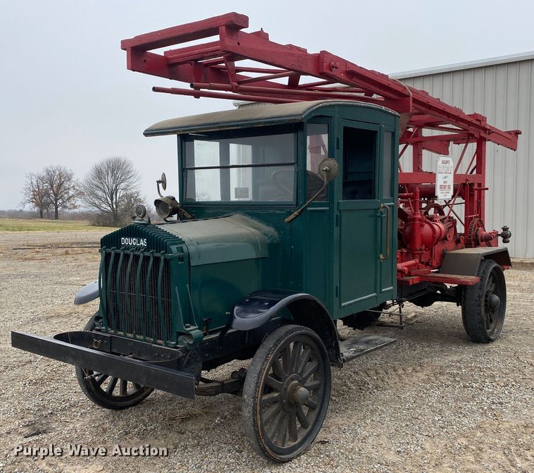 1917 Douglas WTU drilling rig truck - DN8083