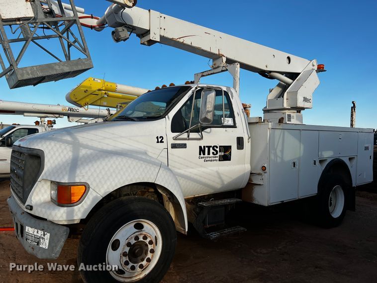 2000 Ford F650 Super Duty  bucket truck - DQ1903