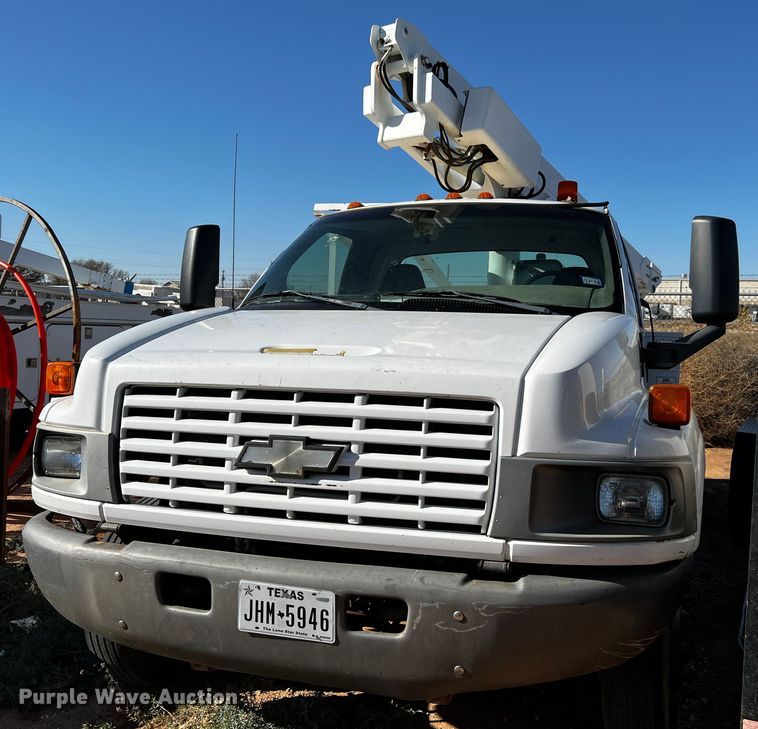 2003 Chevrolet C4500  bucket truck - DQ1908