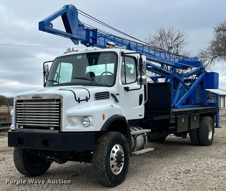 2007 Freightliner M106  well service truck - ID9255