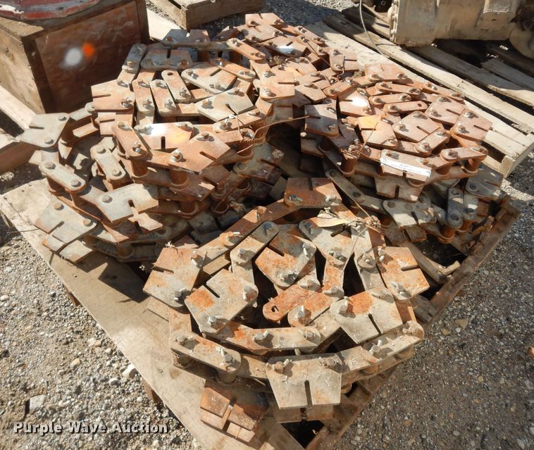 John Deere  3.5" W elevating scraper chains - IE9971