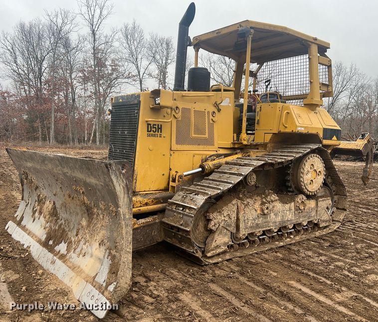 1990 Caterpillar D5H  dozer - JU9755
