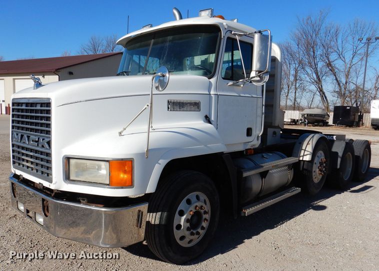 1999 Mack CH600  semi truck - KW9634