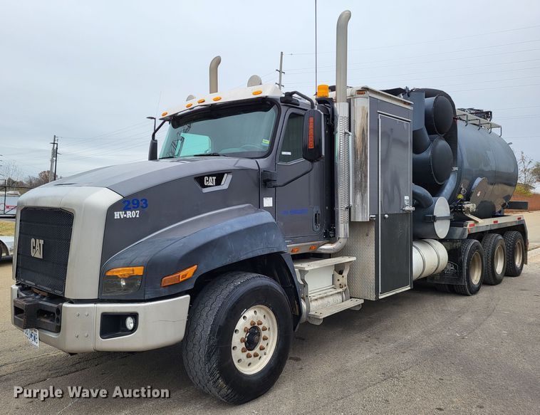2014 Caterpillar CT660 tri-drive hydrovac truck - LR9092