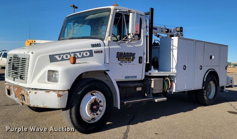 1999 Freightliner FL70  utility / service truck - ME9585