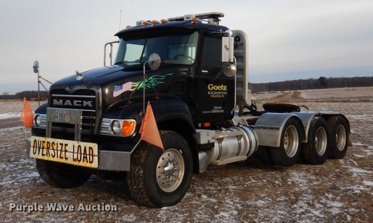 2006 Mack CV713  semi truck - AF9367