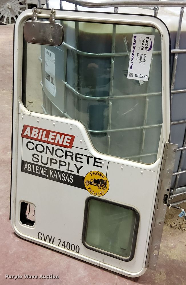 2007 Kenworth W900/T800  door - DL2289