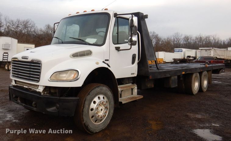 2007 Freightliner M2  flatbed truck - JL9760