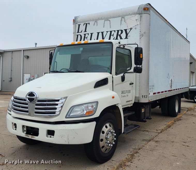 2007 Hino 268  box truck - JW9879