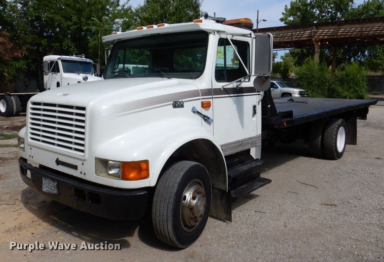 1998 International 4700  rollback truck - KF9611