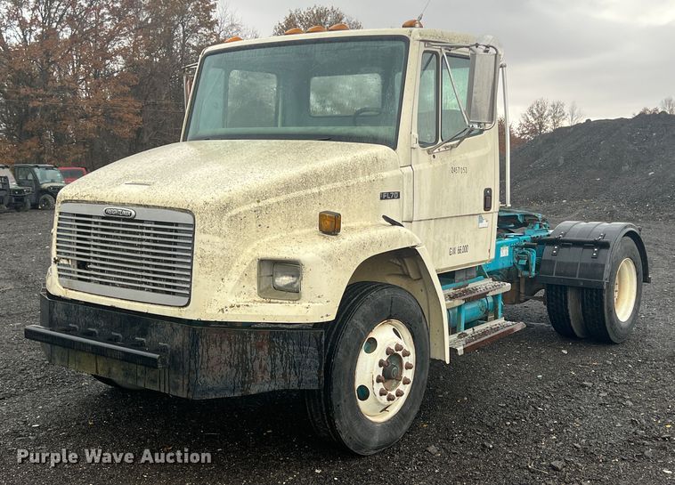 1997 Freightliner FL70  semi truck - KF9761