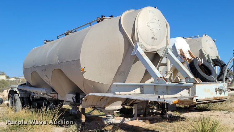 1985 Heil  pneumatic dry bulk trailer - LG9361