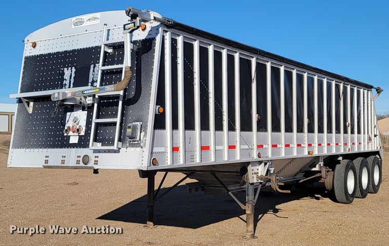 2008 Cornhusker grain trailer - ME9560