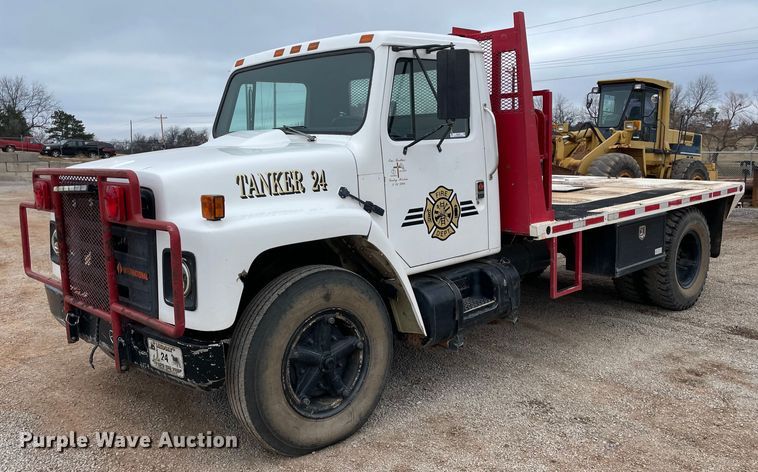 1987 International 1754  flatbed truck - MI9596