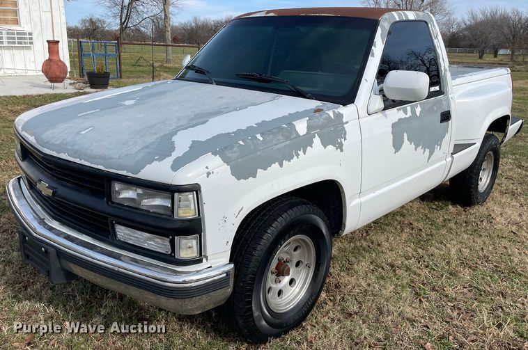 1994 Chevrolet C1500  pickup truck - MI9636