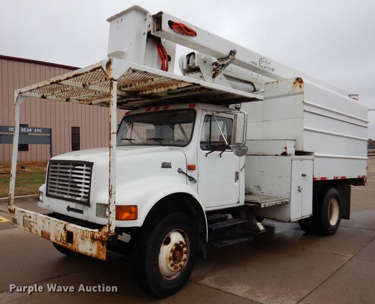 2000 International 4700  forestry bucket truck - KW9563