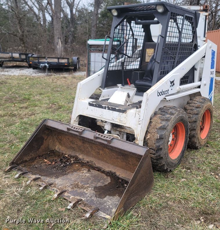 1986 Bobcat 743  skid steer loader - MH9637