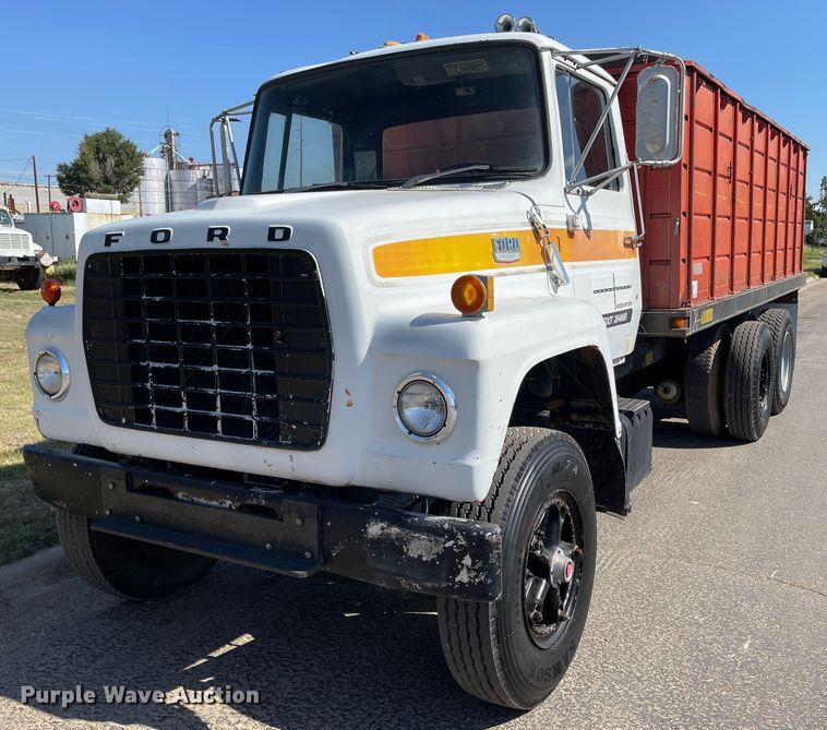 1973 Ford 880  grain truck - DN5160