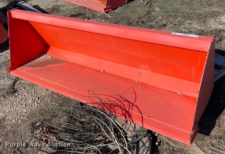 Kubota L2263  loader bucket - MI9707
