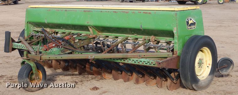 John Deere 8300  grain drill - MP9056