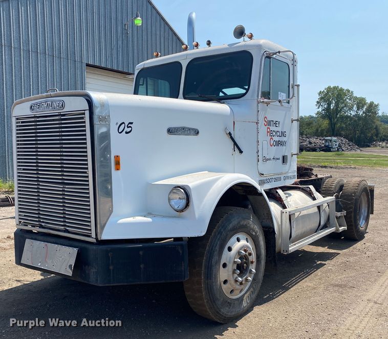 1987 Freightliner FLC  semi truck - DK6469