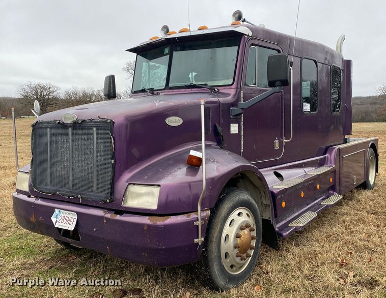 1999 Peterbilt 330 flatbed truck - DN8108