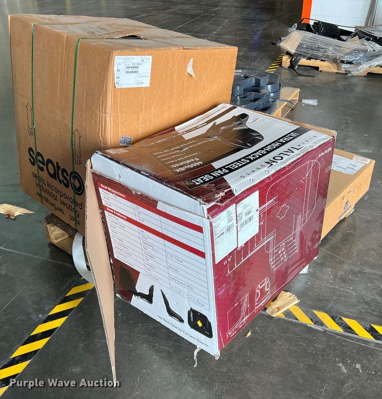 Kubota  seats - DK7190