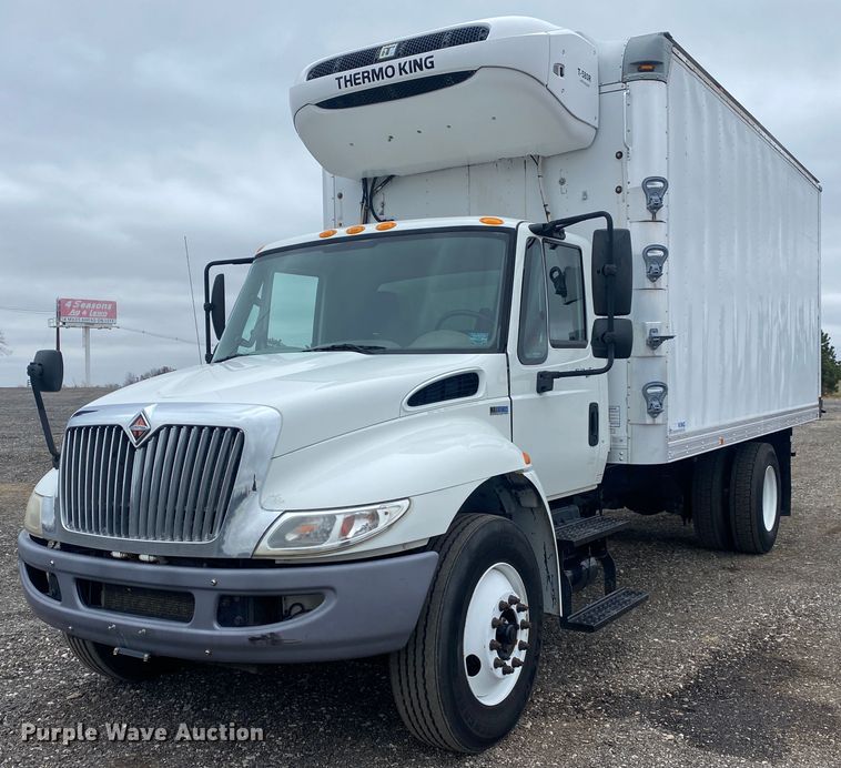 2014 International 4300  refrigerated truck - JW9272
