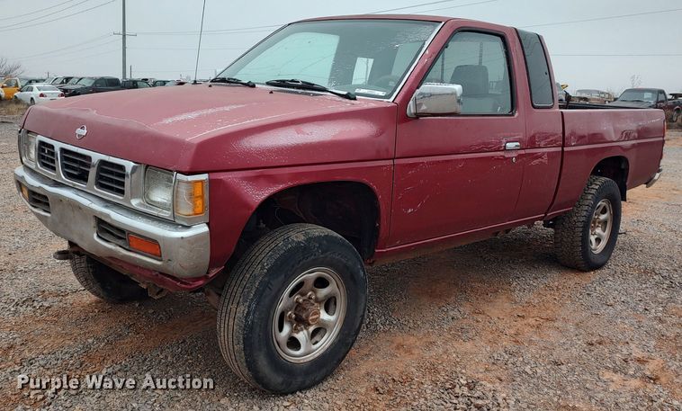 1995 Nissan XE  King Cab pickup truck - LK9487