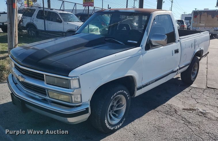 1993 Chevrolet C1500  pickup truck - MM9885