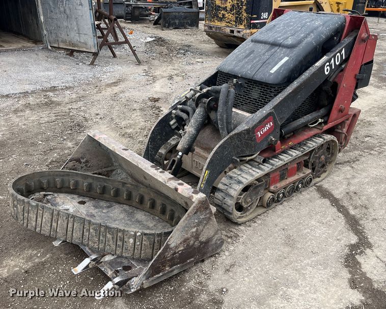 Toro Dingo TX420  compact utility loader - MN9495