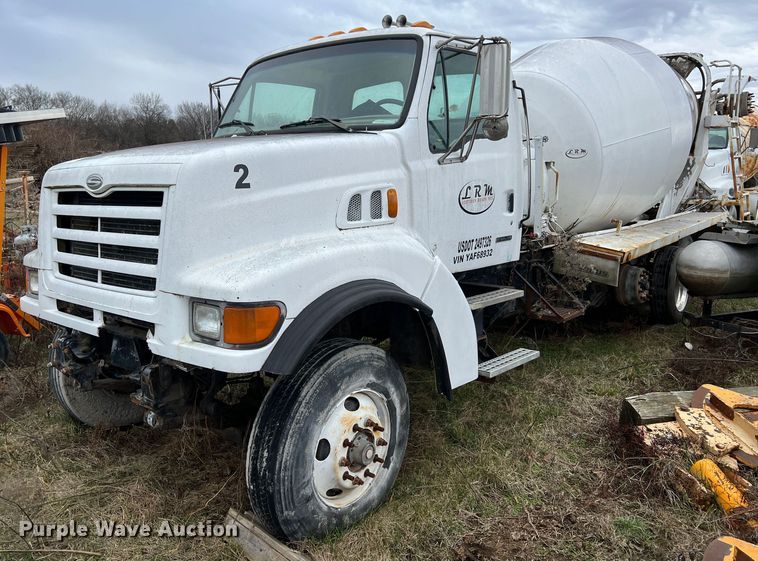 2000 Sterling L9500  ready mix truck - ID9344