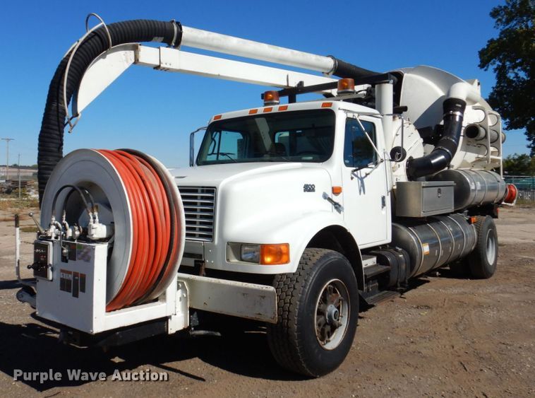 1997 International 4900  sewer jetter truck - KF9469