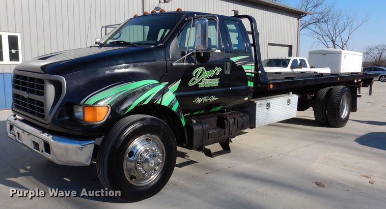 2000 Ford F650  rollback truck - KW9552