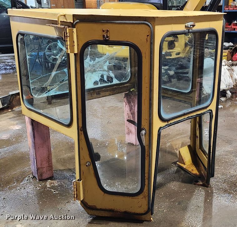 1988 Caterpillar D5H LGP dozer cab - ME9639