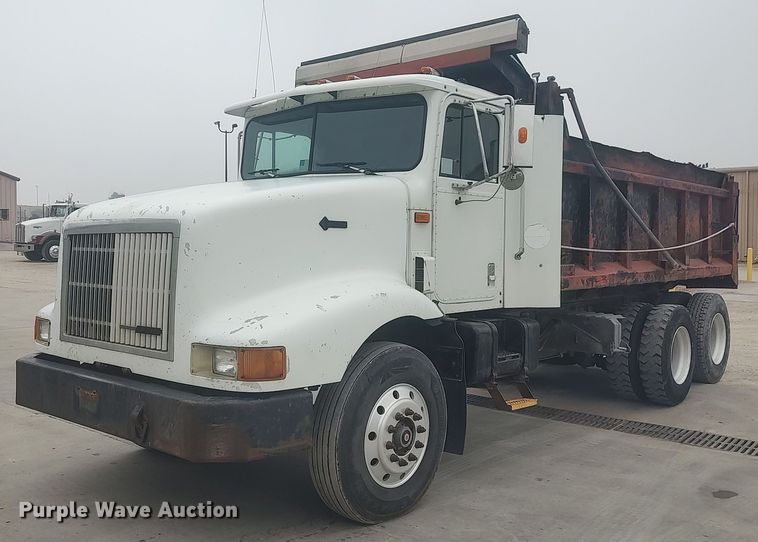 1994 International 9200  dump truck - MM9939