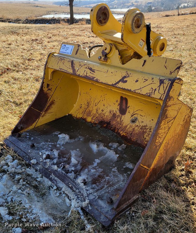 2018 Caterpillar  excavator bucket - DM8172
