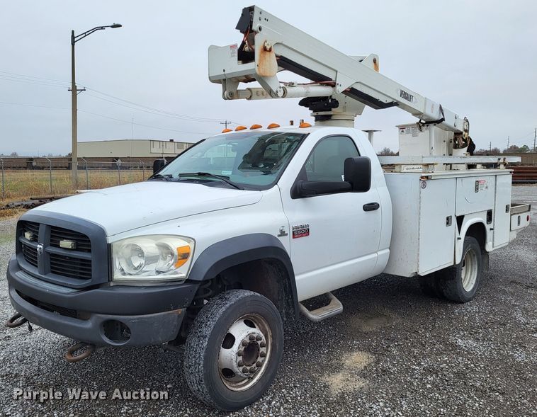 2010 Dodge Ram 5500  bucket truck - DO3528