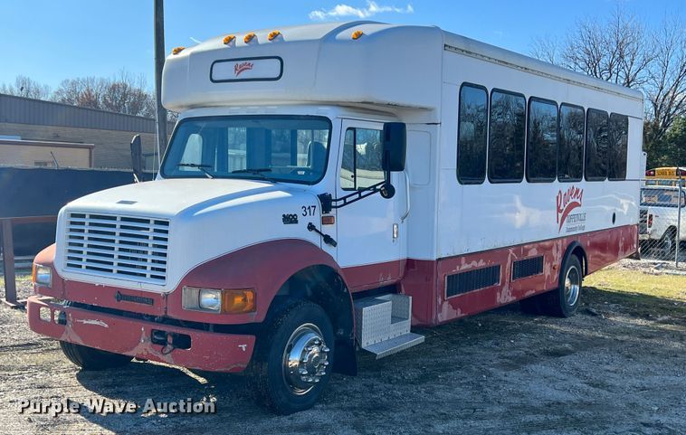 2000 International 3400  shuttle bus - ID9340