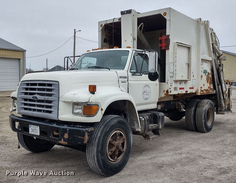 1998 Ford F800  refuse truck - JK9131