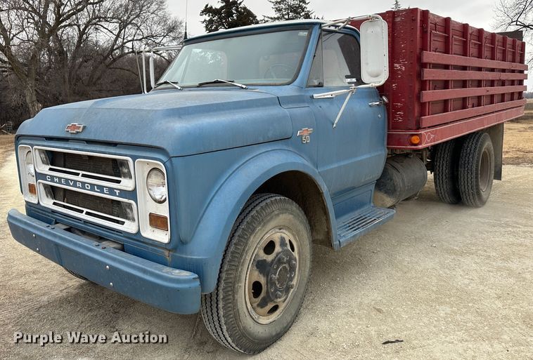 1967 Chevrolet C50  grain truck - JD9627