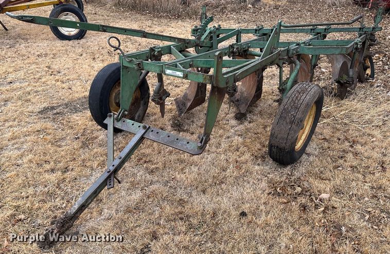 John Deere  plow - JD9640