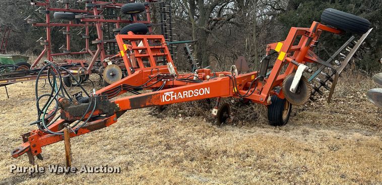 Richardson  sweep plow - JD9646