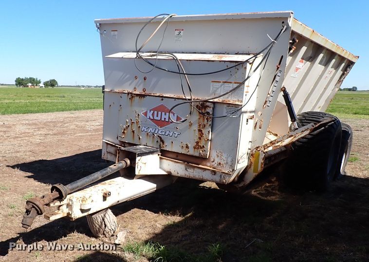 Kuhn Knight Slinger 8132  manure spreader - LK9523