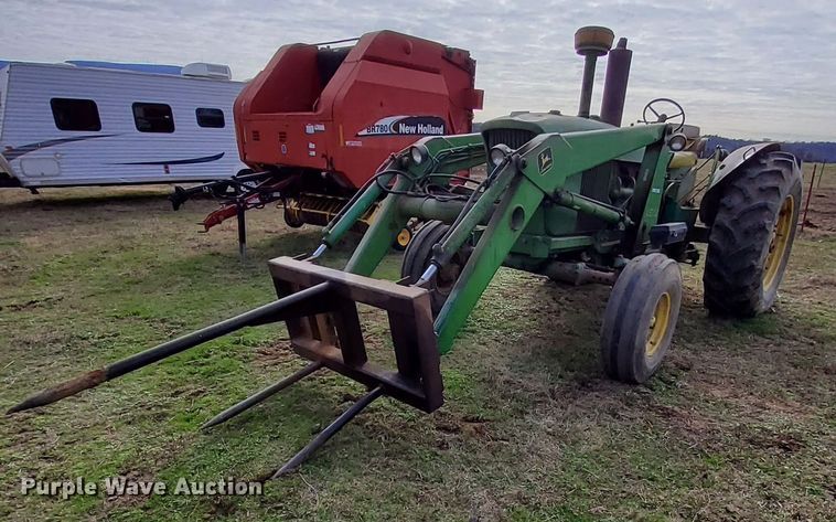 John Deere 4010  tractor - MM9600